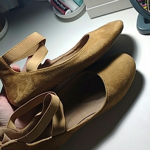 Bella marie girls size 4 tan sandals